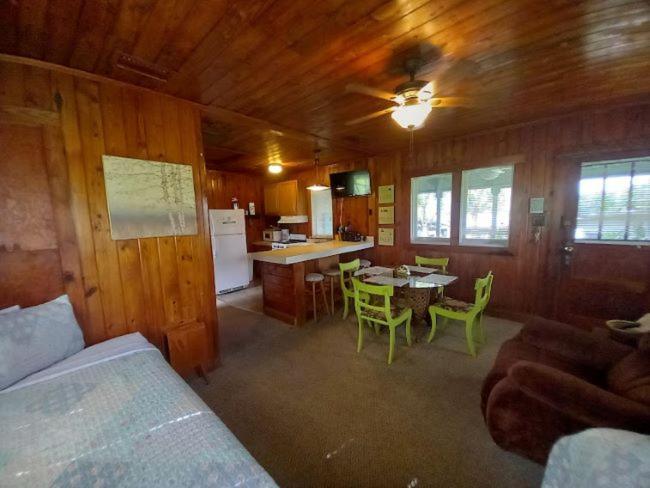 Stegbone'S Fish Camp And Resort Satsuma エクステリア 写真