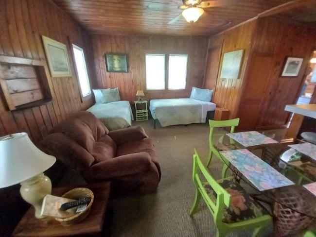 Stegbone'S Fish Camp And Resort Satsuma エクステリア 写真